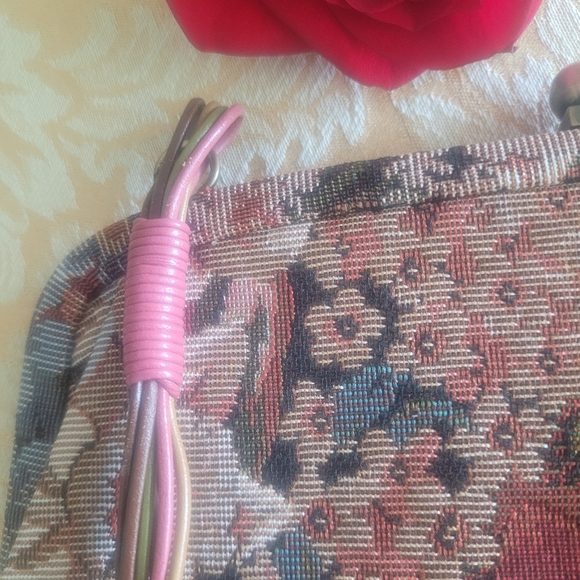 2000'sMoschino Floral Tapestry Shoulder Bag with Floral Appliques. Made In Italy - Picture 9 of 15